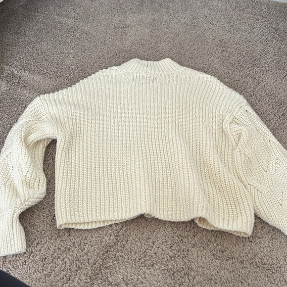 American Eagle Cream Mockneck Cropped Chunky Sweater - Picture 4 of 5